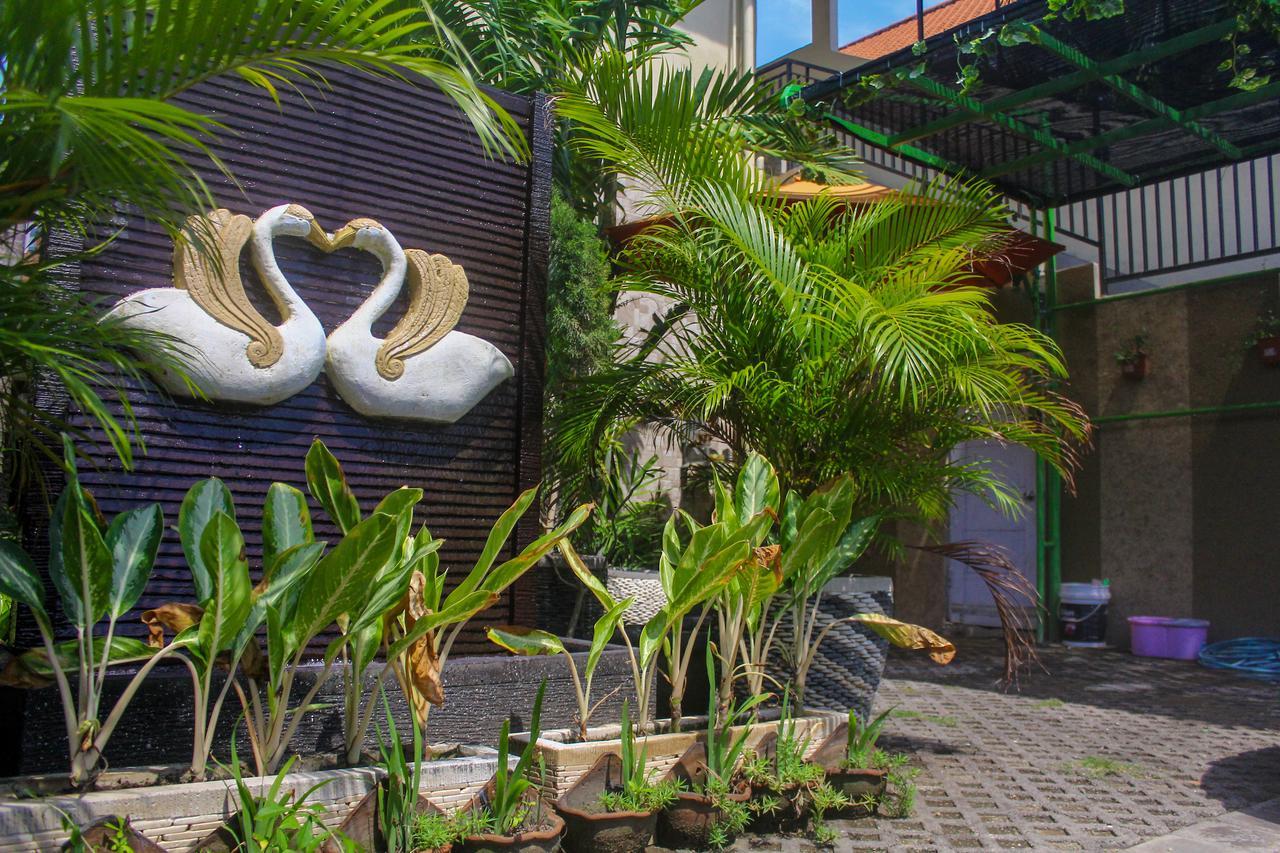 D'Lumbung Suites And Residence Семиньяк Экстерьер фото
